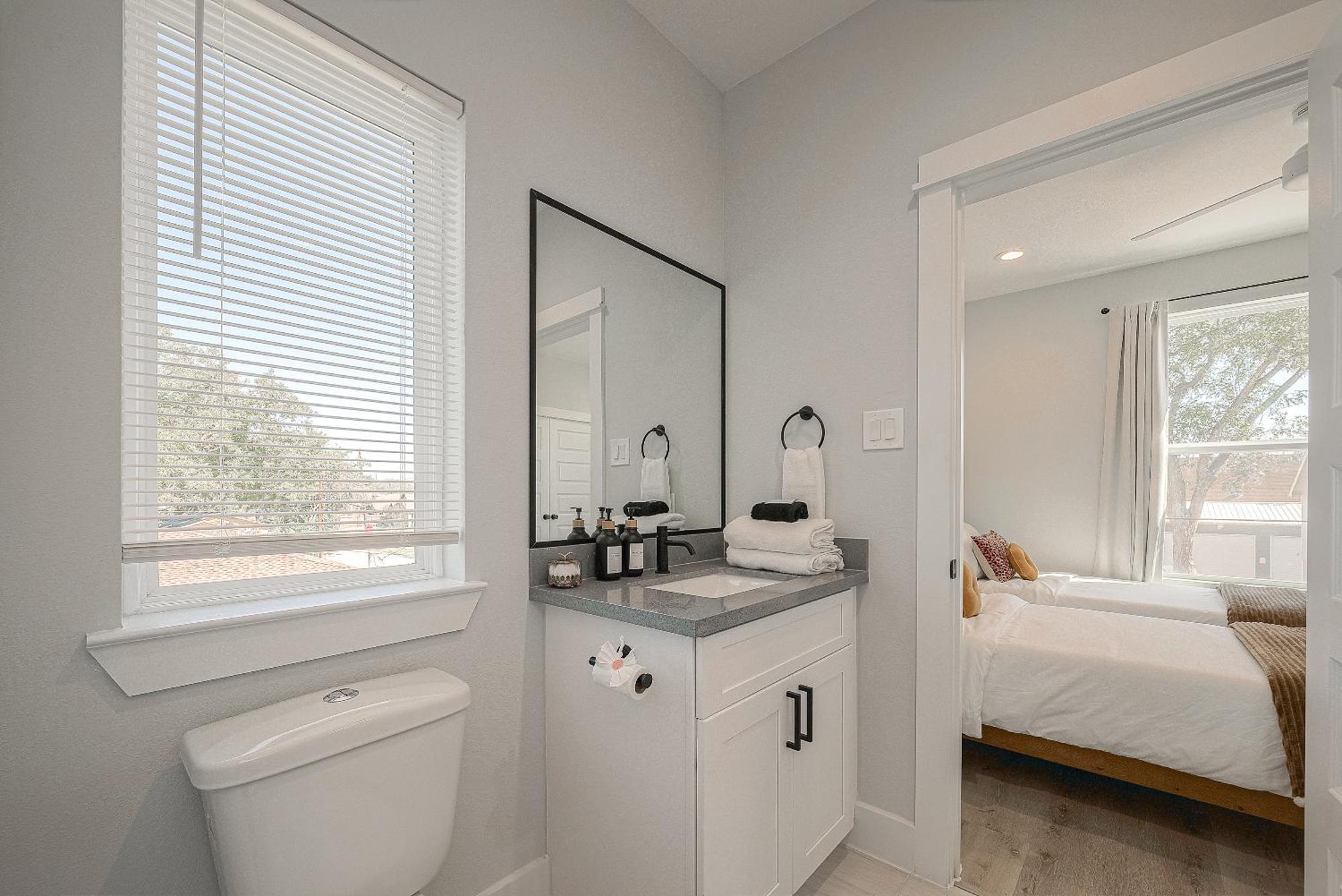 Modern Home Near Downtown With Fast Wifi, Bbq, Games & Ev Equipped! Houston Buitenkant foto